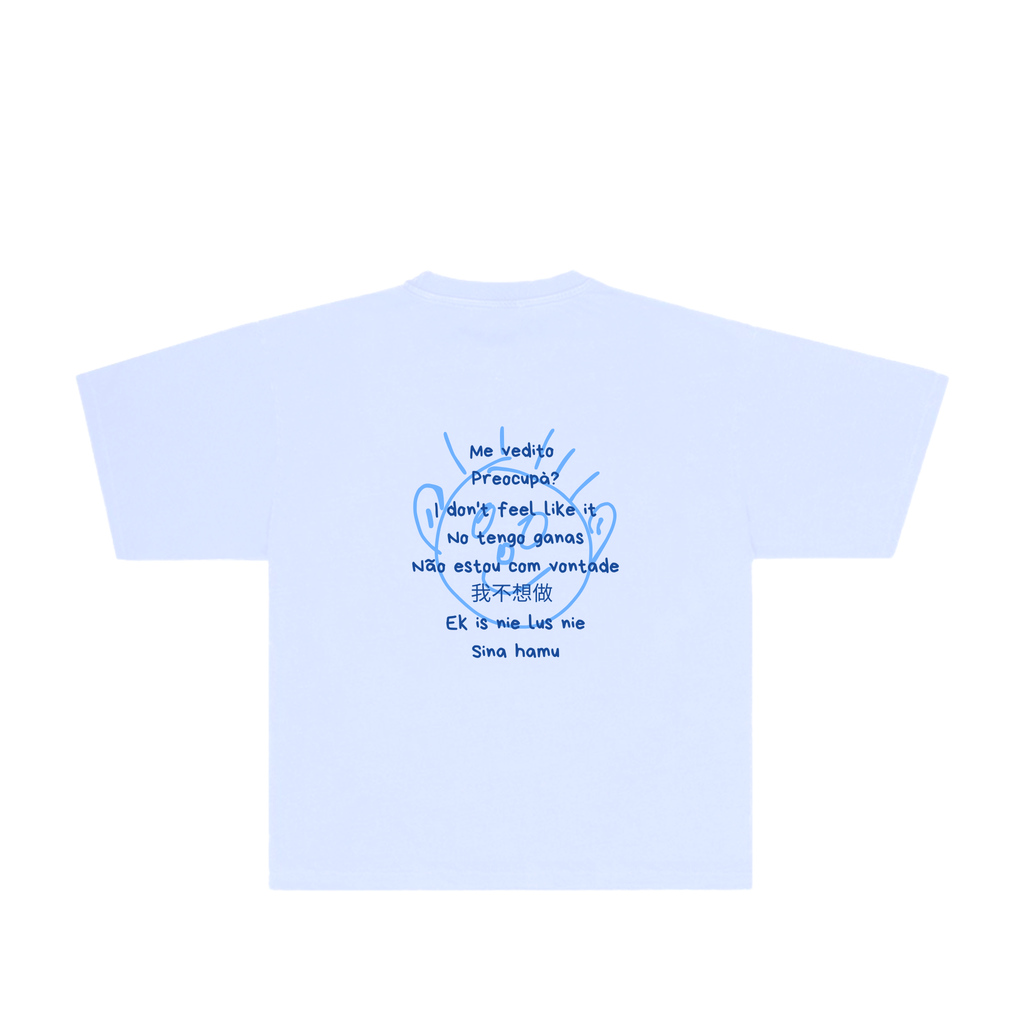 t shirt bianca preoccupato